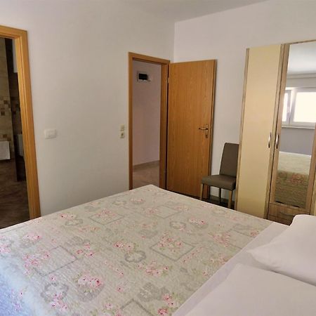 Apartments Zvone 奥米什 外观 照片