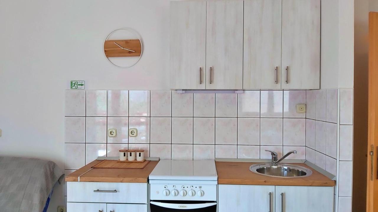 Apartments Zvone 奥米什 外观 照片