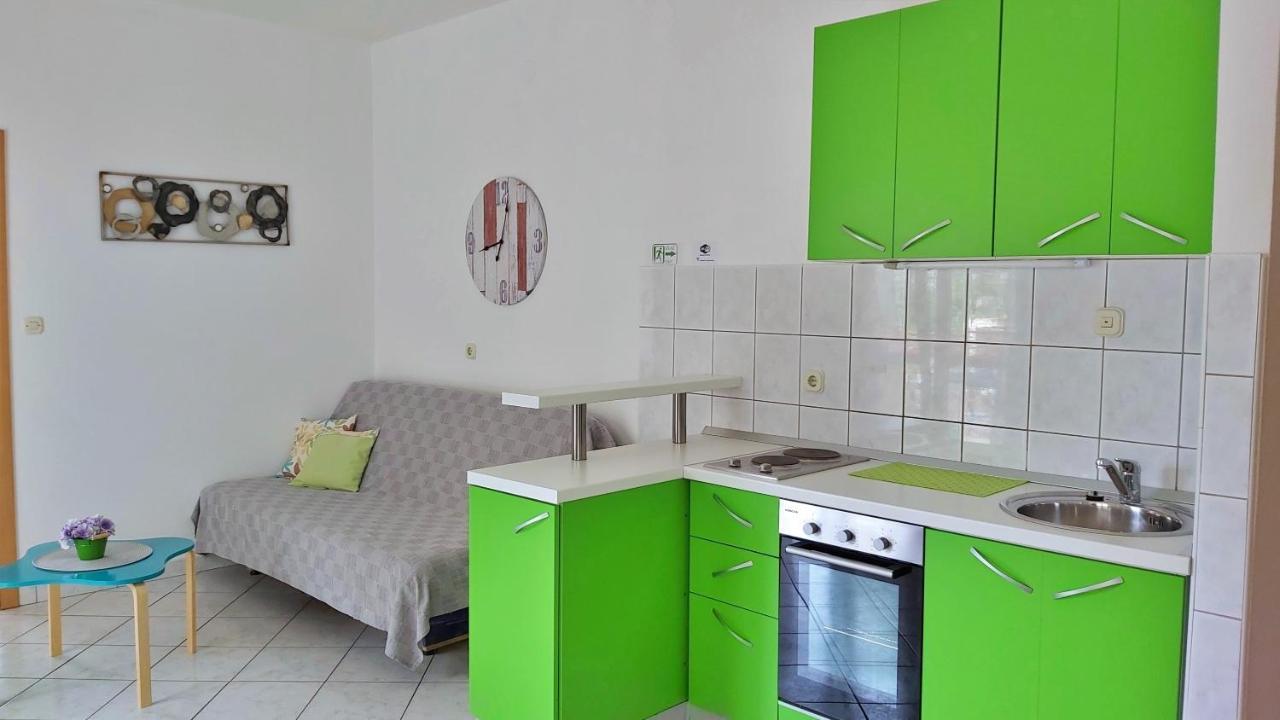 Apartments Zvone 奥米什 外观 照片