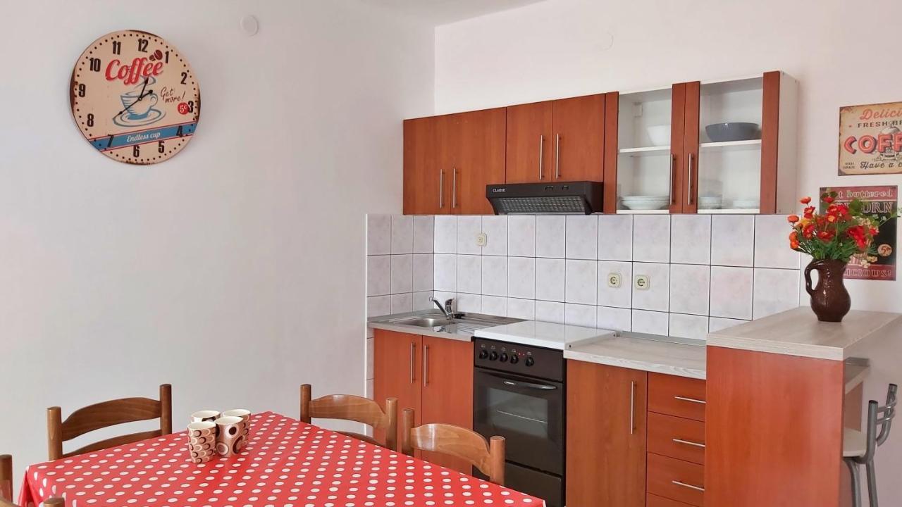 Apartments Zvone 奥米什 外观 照片