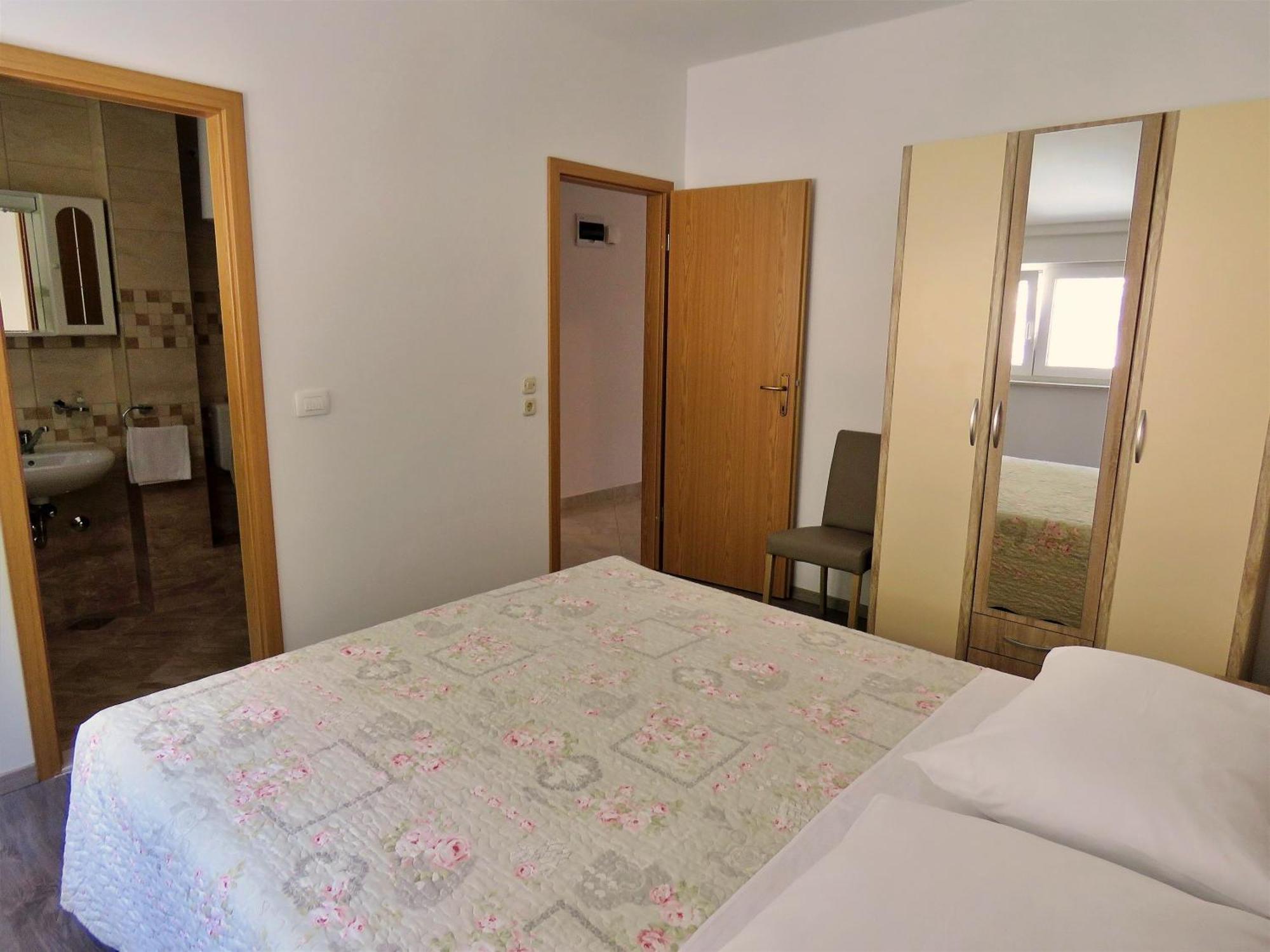 Apartments Zvone 奥米什 外观 照片