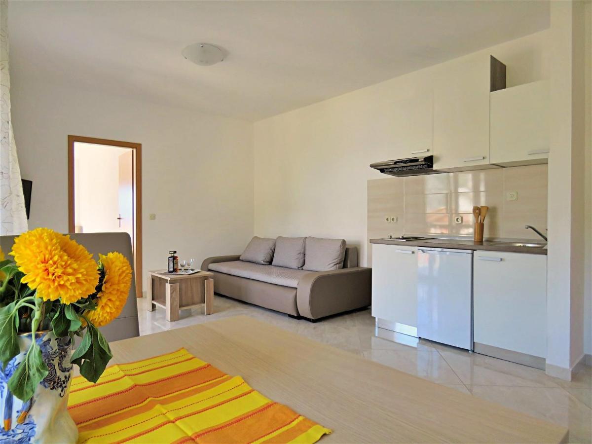Apartments Zvone 奥米什 外观 照片