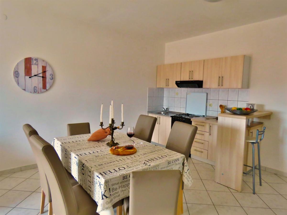 Apartments Zvone 奥米什 外观 照片