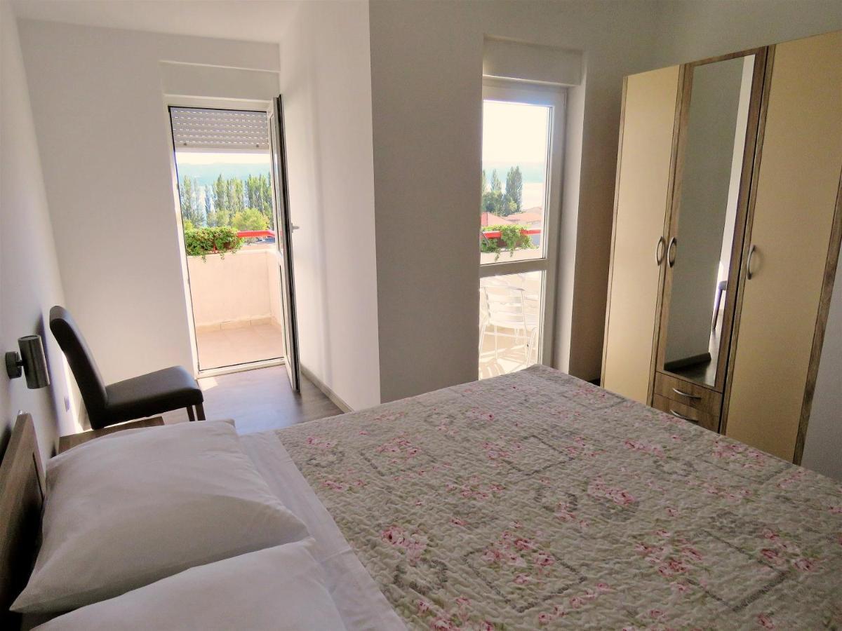 Apartments Zvone 奥米什 外观 照片